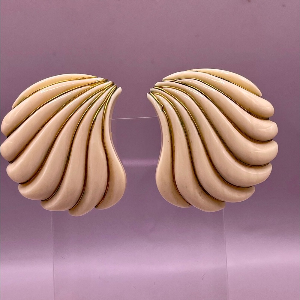 Vintage Gold tone and Cream Scalloped Shell Clip On Earrings
